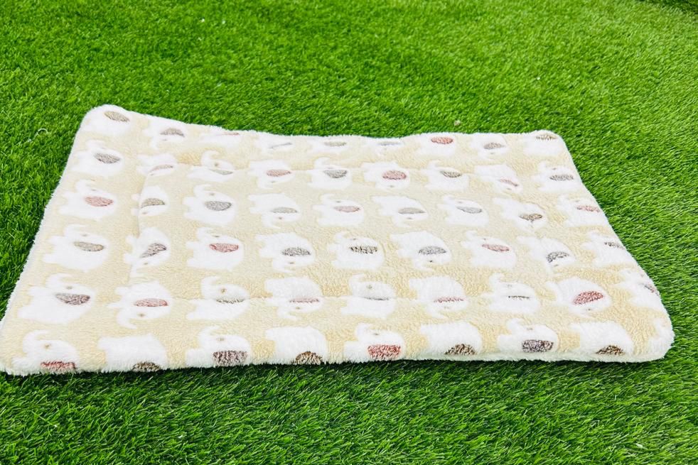 Cama Para Mascotas Color Beige Con Motivo De Elefantes 27cm X 35cm