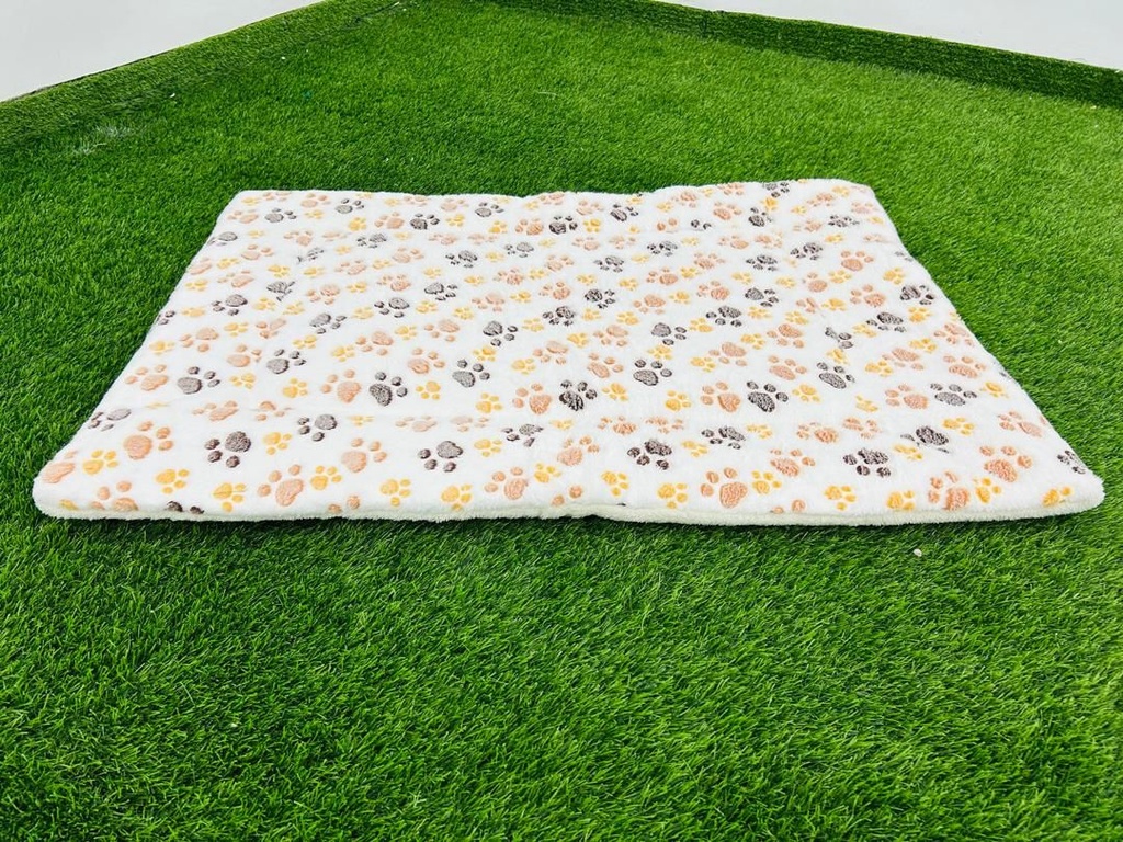 Cama Para Mascotas Color Blanco Con Motivo De Huellitas 70cm X 100cm