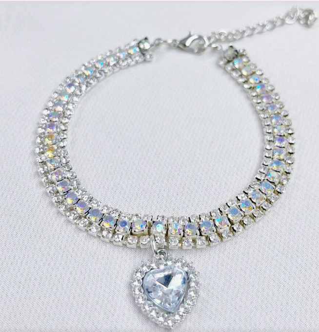 COLLAR CON DISEÑO DE DIAMANTE CON ACCESORIO DE CORAZON PARA MASCOTAS TALLAS VARIAS