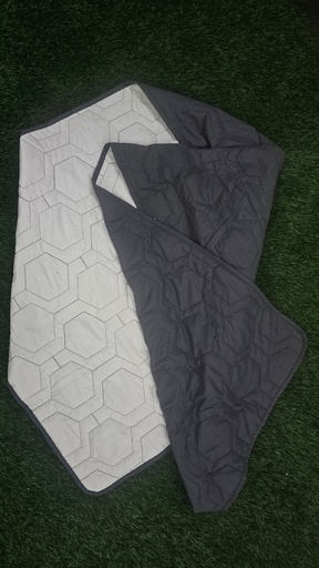 [89713]  CUBIERTA DE CAMA IMPERMEABLE PARA PERROS Y MASCOTAS 80X52 PULGADAS GRIS 